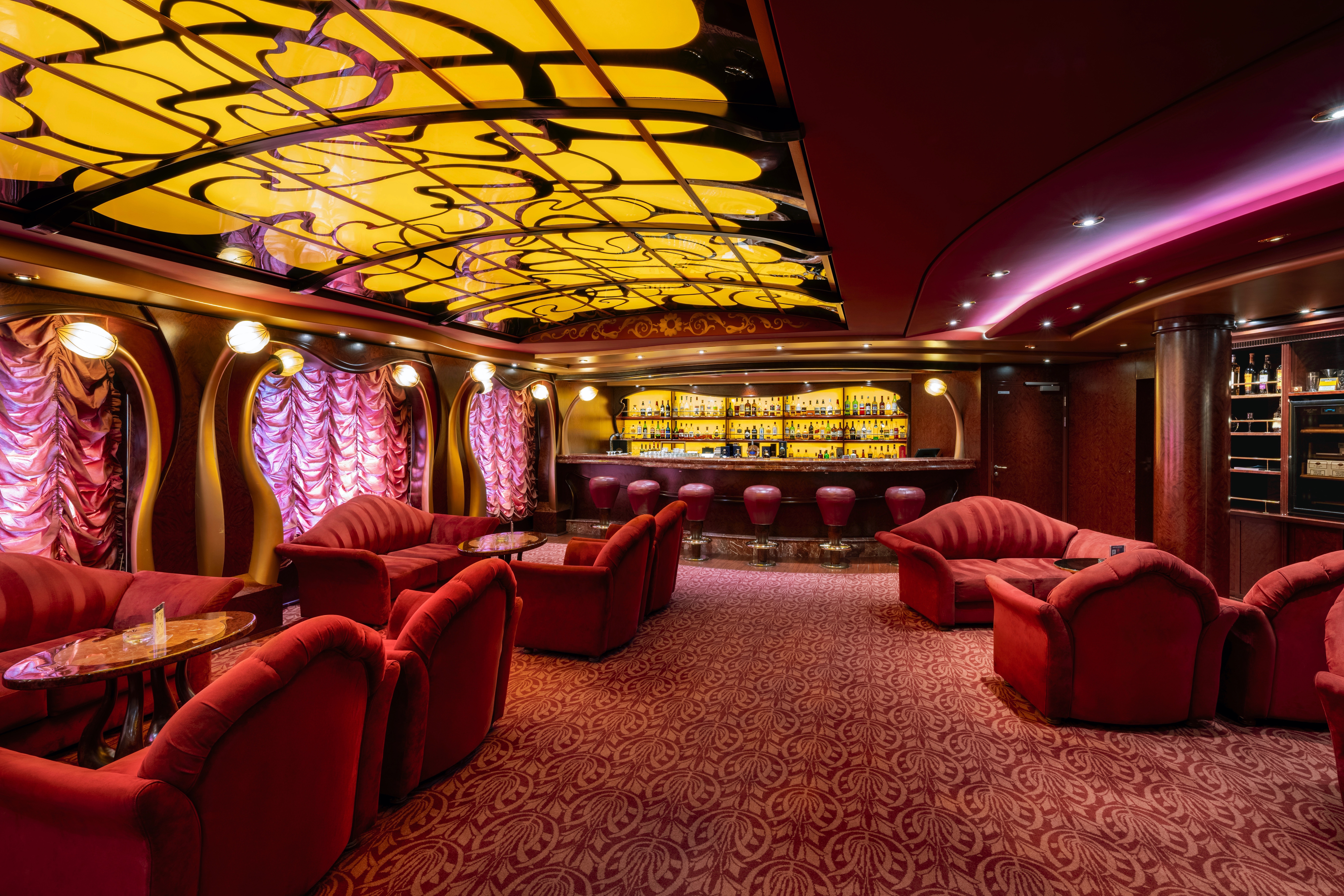 MSC Fantasia - The Cigar Lounge